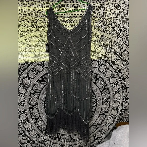 NWT Set Women’s flapper dress XL w gloves, faux Pearls, head piece, and earrings - Picture 6 of 8